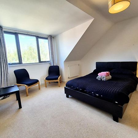 Explore London: 2 Bedroom House In Wood Green المظهر الخارجي الصورة