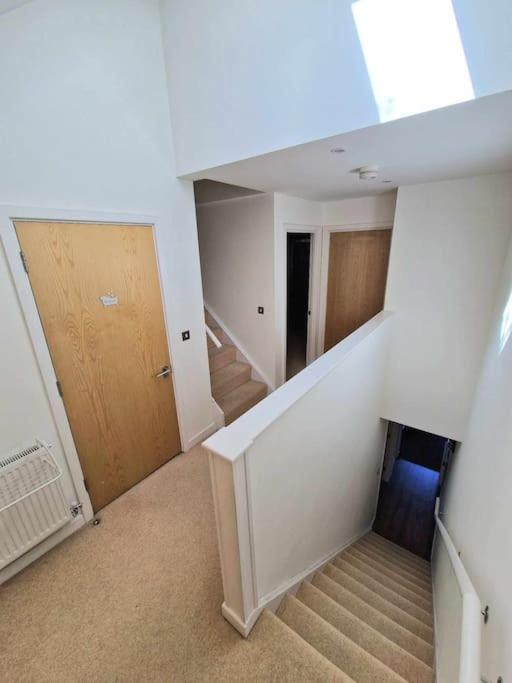 Explore London: 2 Bedroom House In Wood Green المظهر الخارجي الصورة