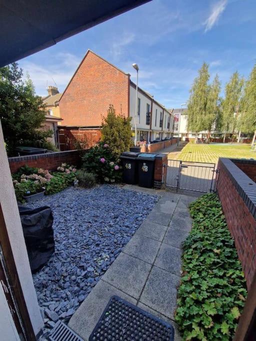 Explore London: 2 Bedroom House In Wood Green المظهر الخارجي الصورة