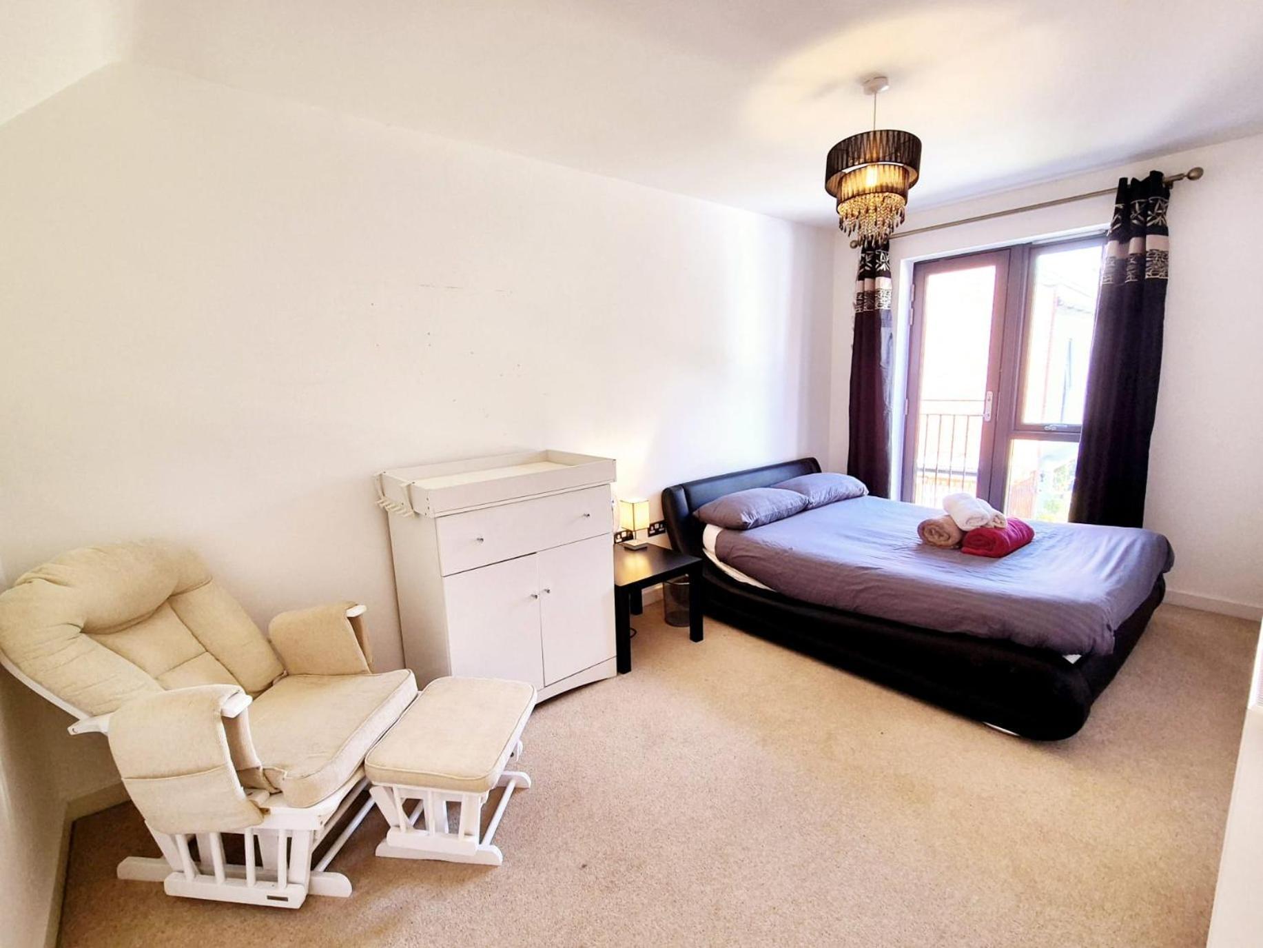 Explore London: 2 Bedroom House In Wood Green المظهر الخارجي الصورة
