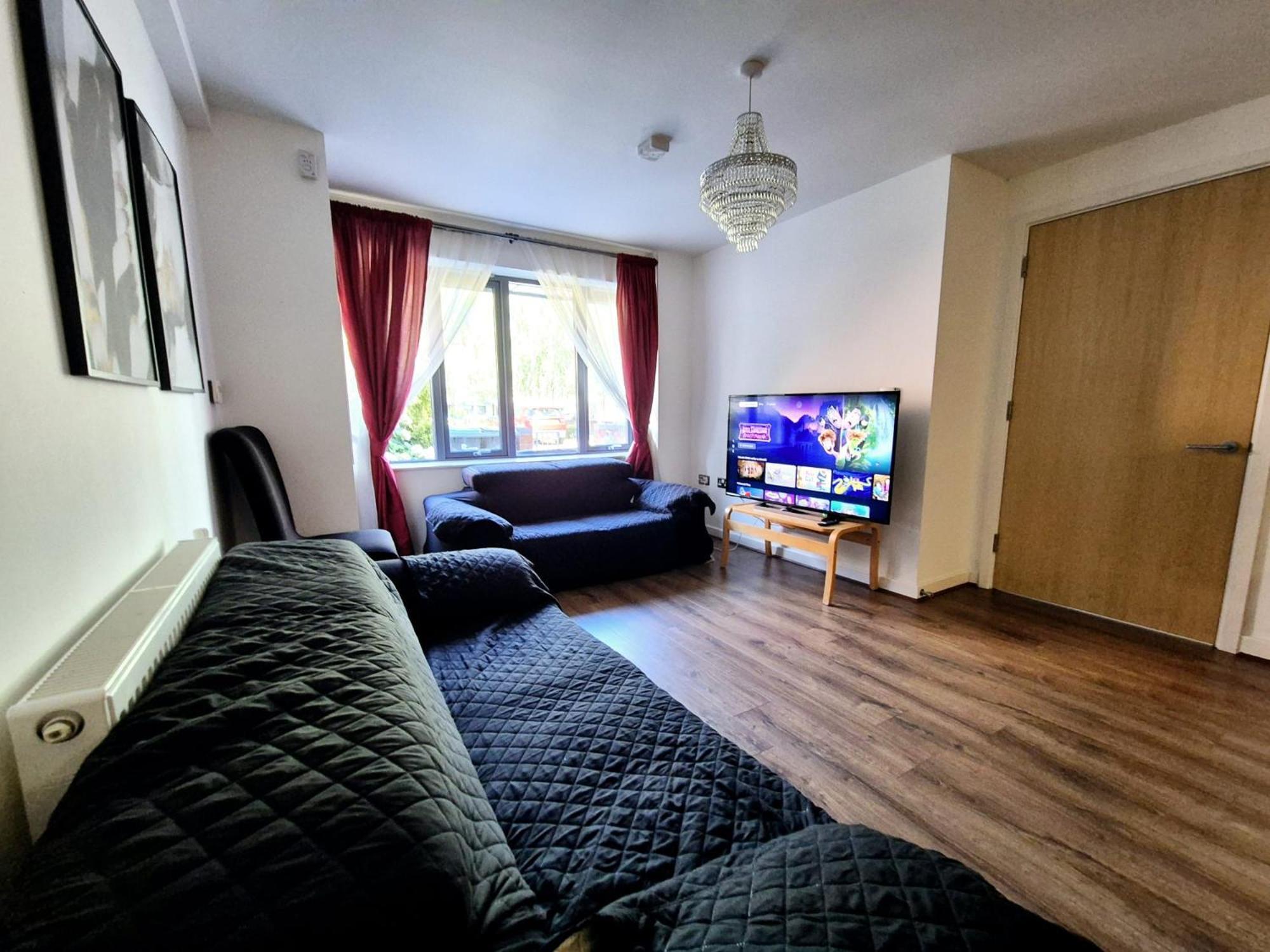 Explore London: 2 Bedroom House In Wood Green المظهر الخارجي الصورة