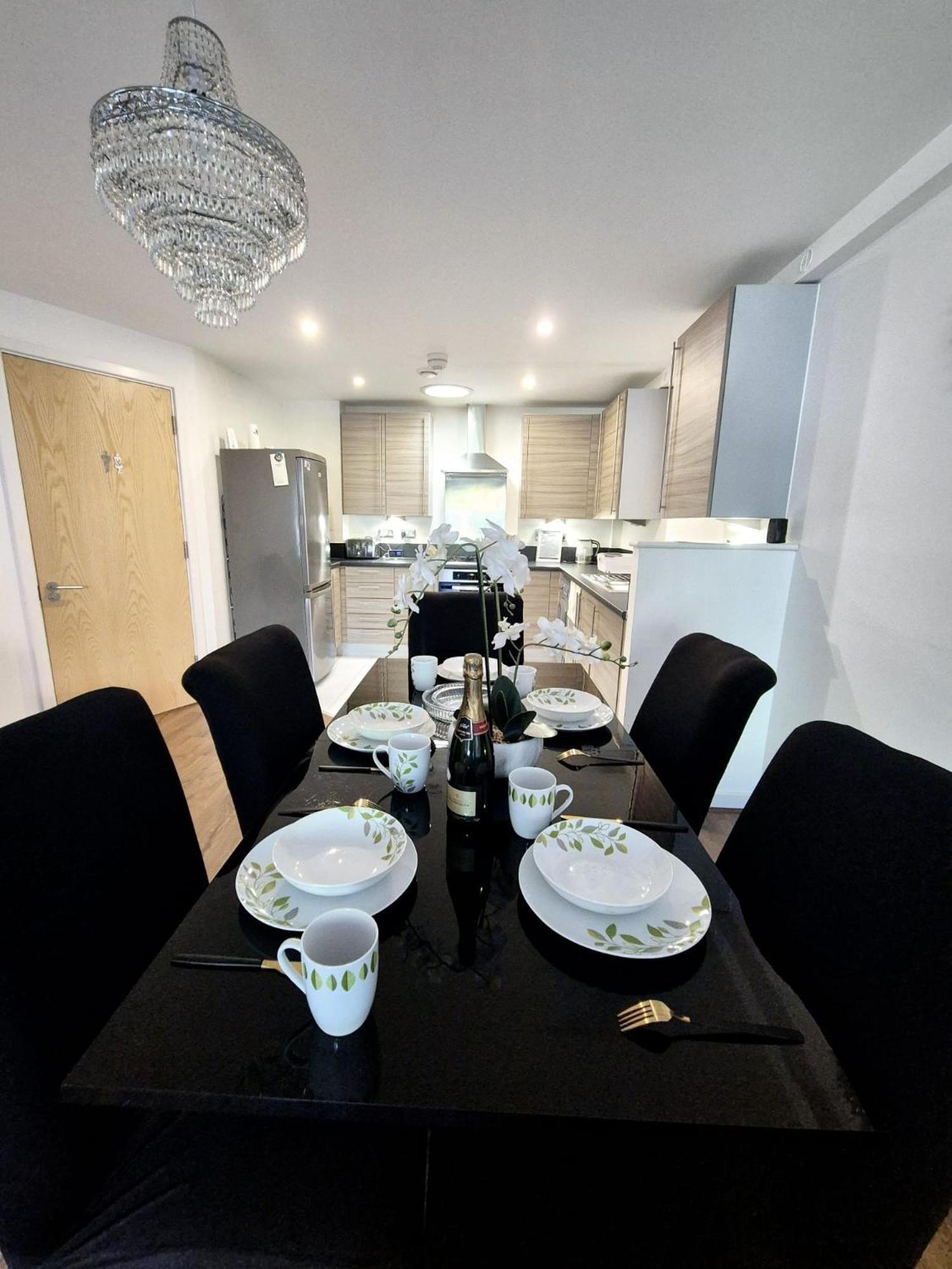 Explore London: 2 Bedroom House In Wood Green المظهر الخارجي الصورة