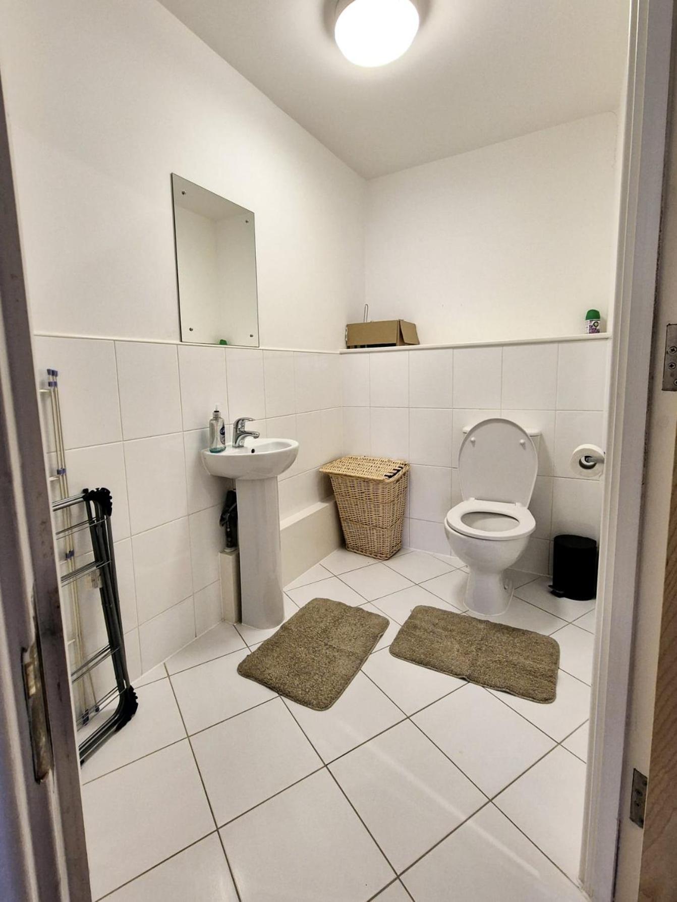 Explore London: 2 Bedroom House In Wood Green المظهر الخارجي الصورة