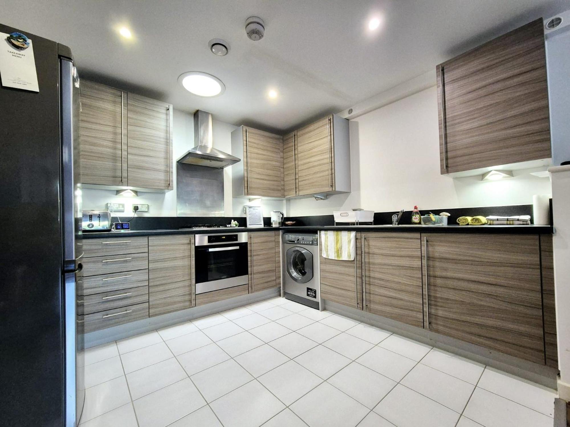 Explore London: 2 Bedroom House In Wood Green المظهر الخارجي الصورة